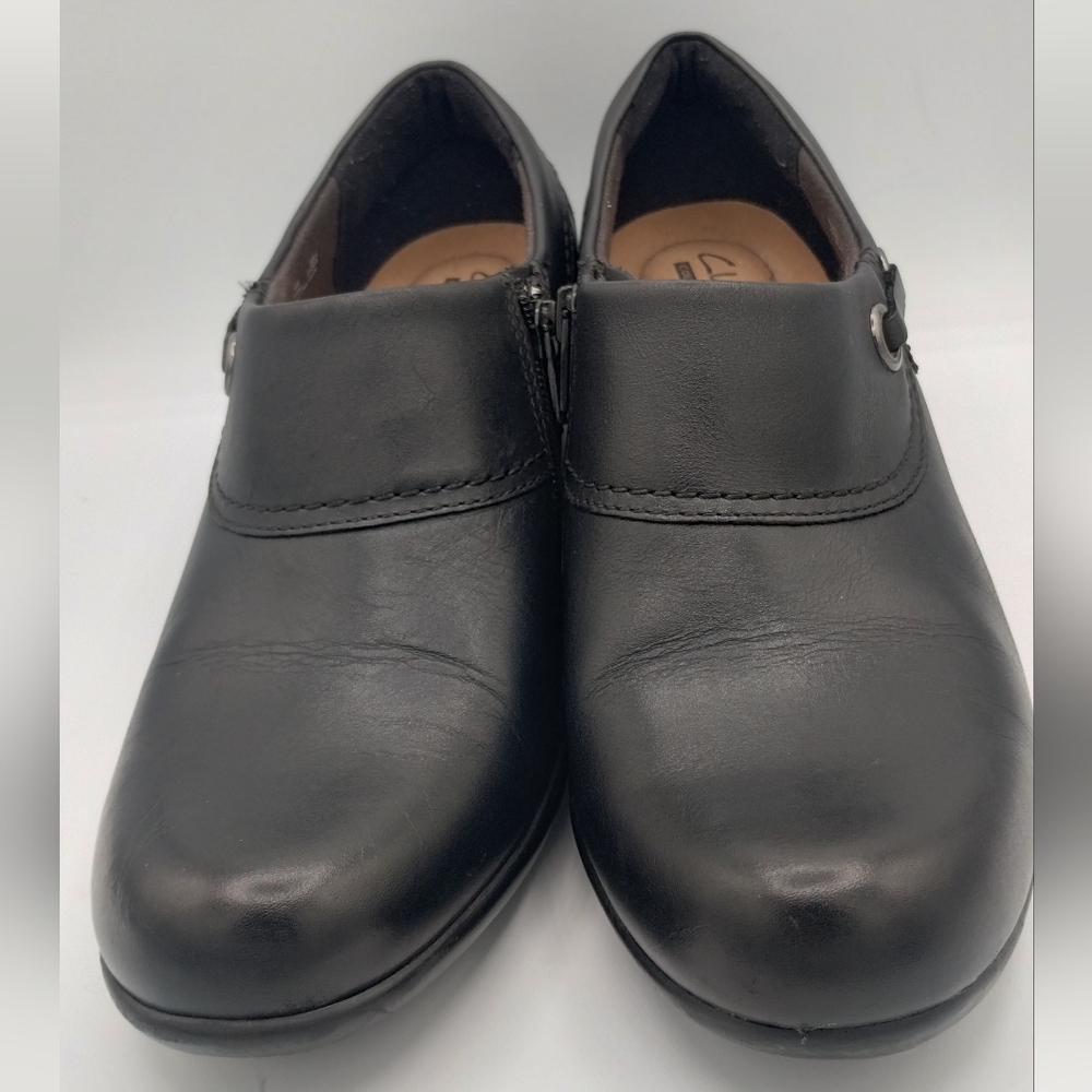 Clarks women's leather black pumps, size 9 M